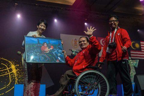 Official commemorative presentation during the closing ceremony of ASEAN PAra Games 2015 captured by our photographer