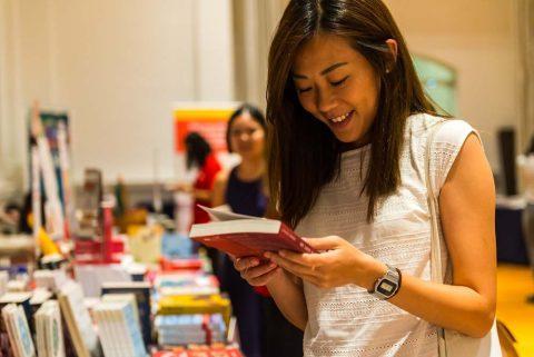 candid moments capture during the book sale