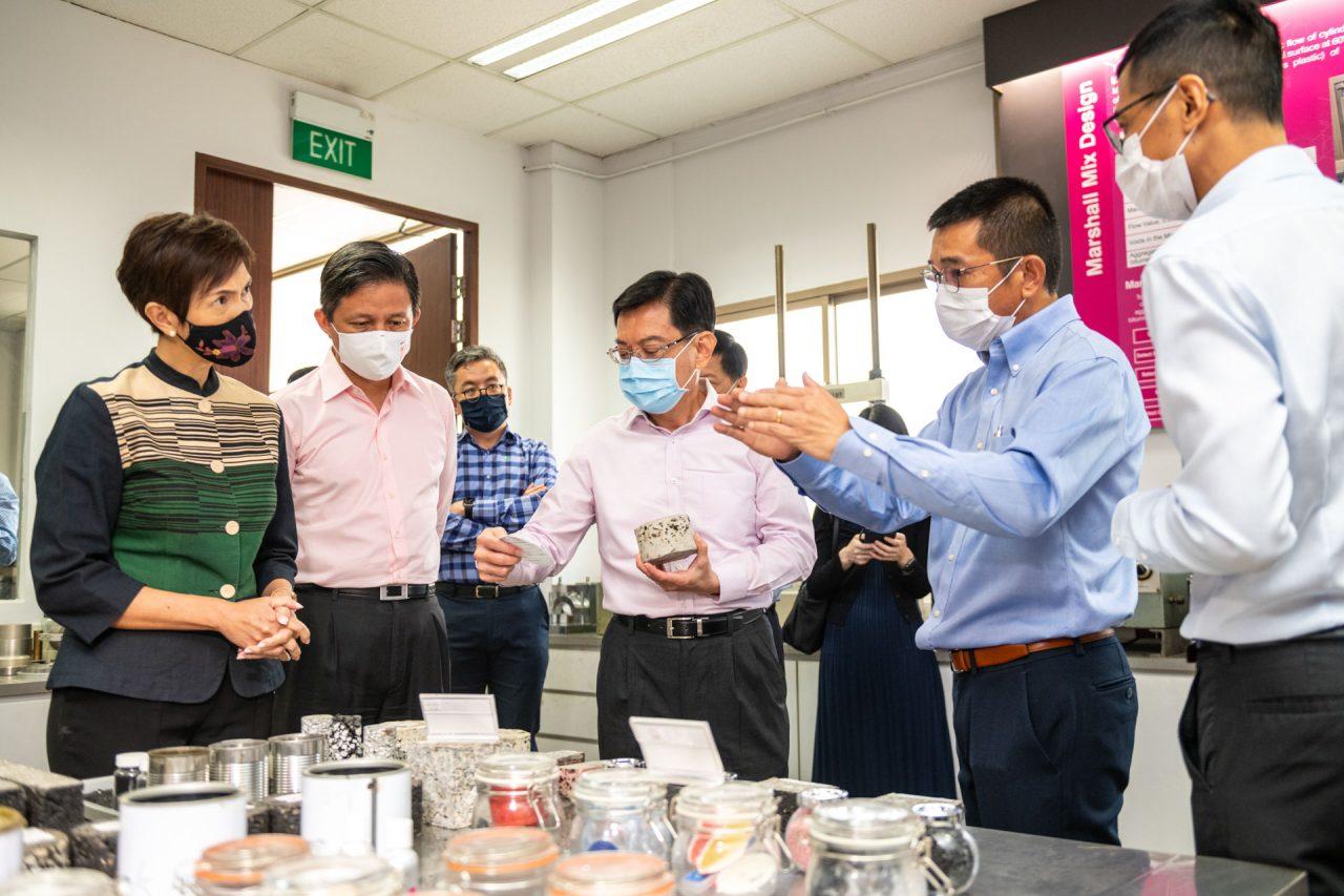 Corporate events photography for an usual visit by 3 ministers to Samwoh to understand how they manage to sustain their operations during the pandemic.