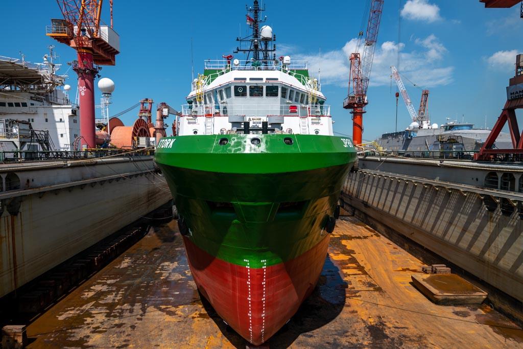 shipyard servicing and maintaining. ship servicing images. professional images for marine and shipping industry