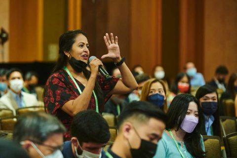 capturing interactions during an international forum event at the Marina bay sands. Professional event photography for MICE events
