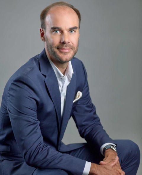 Professional executive headshot photographer Singapore — Clement Schwebig, President Asia, Warner Bros. Discovery headshot