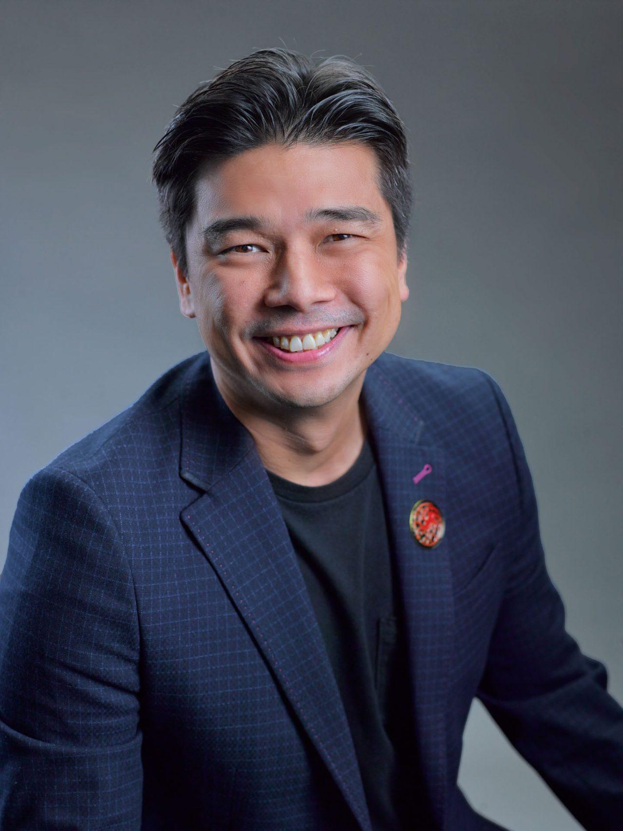 Corporate Studio portrait, professional business headshot with a grey background — singapore corporate portrait photography, corporate portrait photographer singapore