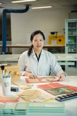 professional environmental portraiture of artist at work. Editoral image for NHB magazine. Singapore contemporary and modern portrait photography.