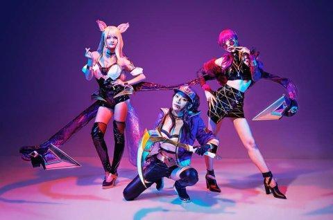 Advertisement portrait for cosplay, Creative portraits for cosplay photoshoot in studio — singapore corporate portrait photography, corporate portrait photographer singapore